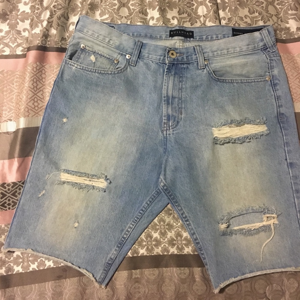 Short rip jeans